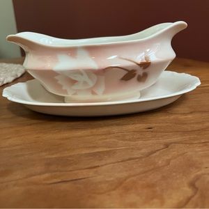 Syracuse China Madam Butterfly Oval Gravy Boat Airbrushed Attached Underplate